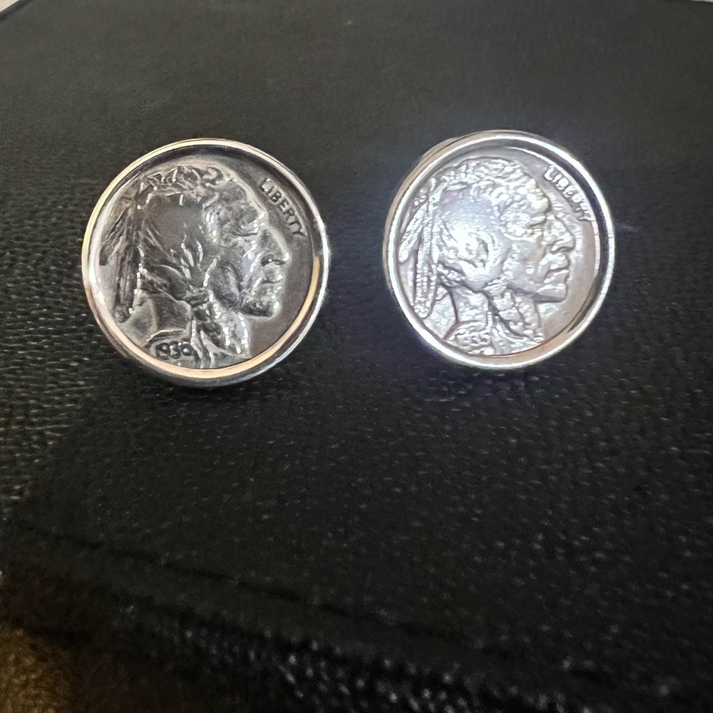 Cuff links with coin